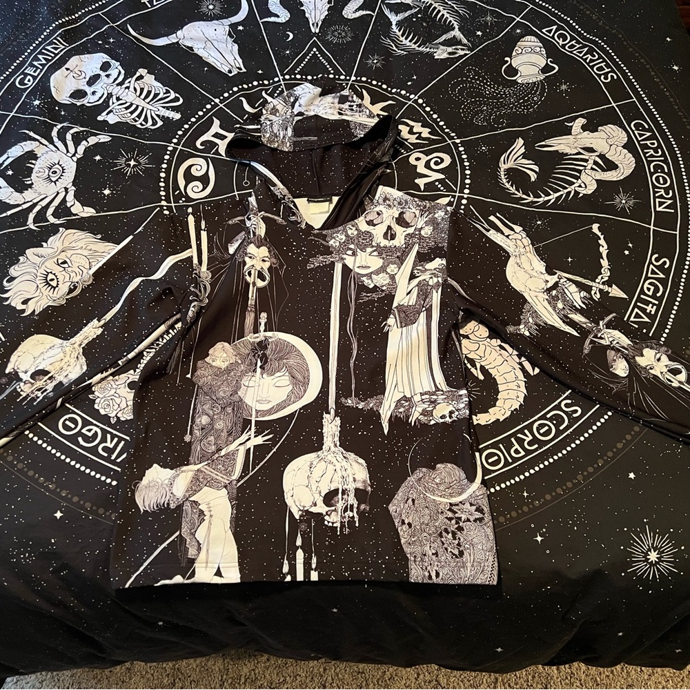 XSmall Austen’s Hamlet Hooded Sweater